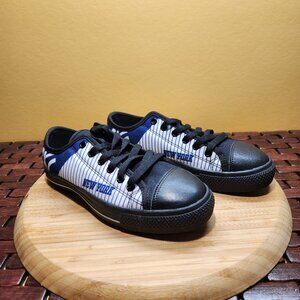 NY Yankee's Style Youth Sneakers Size 34 NWOT